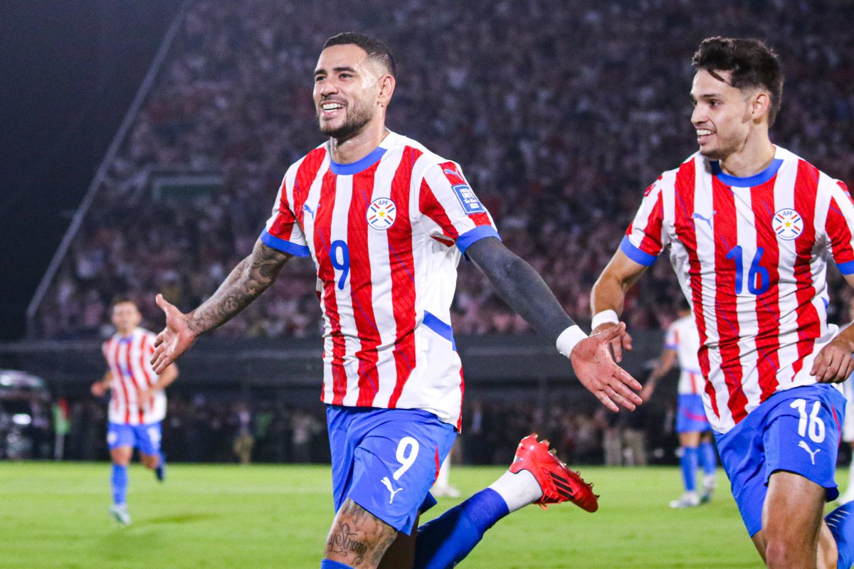 1000_am's tweet photo. LA GARRA GUARANI TUMBA A LOS CAMPEONES DEL MUNDO |

⚽️🇵🇾 Paraguay derrotó 2-1 a Argentina, por la fecha 11 de las Eliminatorias Sudamericanas rumbo al Mundial 2026

#1000am 📻🎙️

Más detalles en el enlace⬇️

https://t.co/WDtqYDL6Bm https://t.co/GXFnU4ibIv