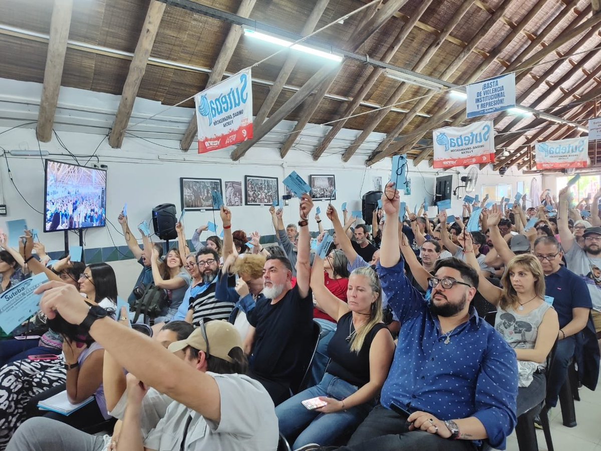 DanteBoeri's tweet photo. Hoy en el 37° Congreso Ordinario de SUTEBA, se aprobó por amplisima mayoría la Memoria, Balance y Política Gremial, fortaleciendo la democracia sindical que caracteriza a nuestra organización y también recordamos a nuestras compañeras imprescindibles, Cecilia y Lili. https://t.co/GzTvHy7bsK