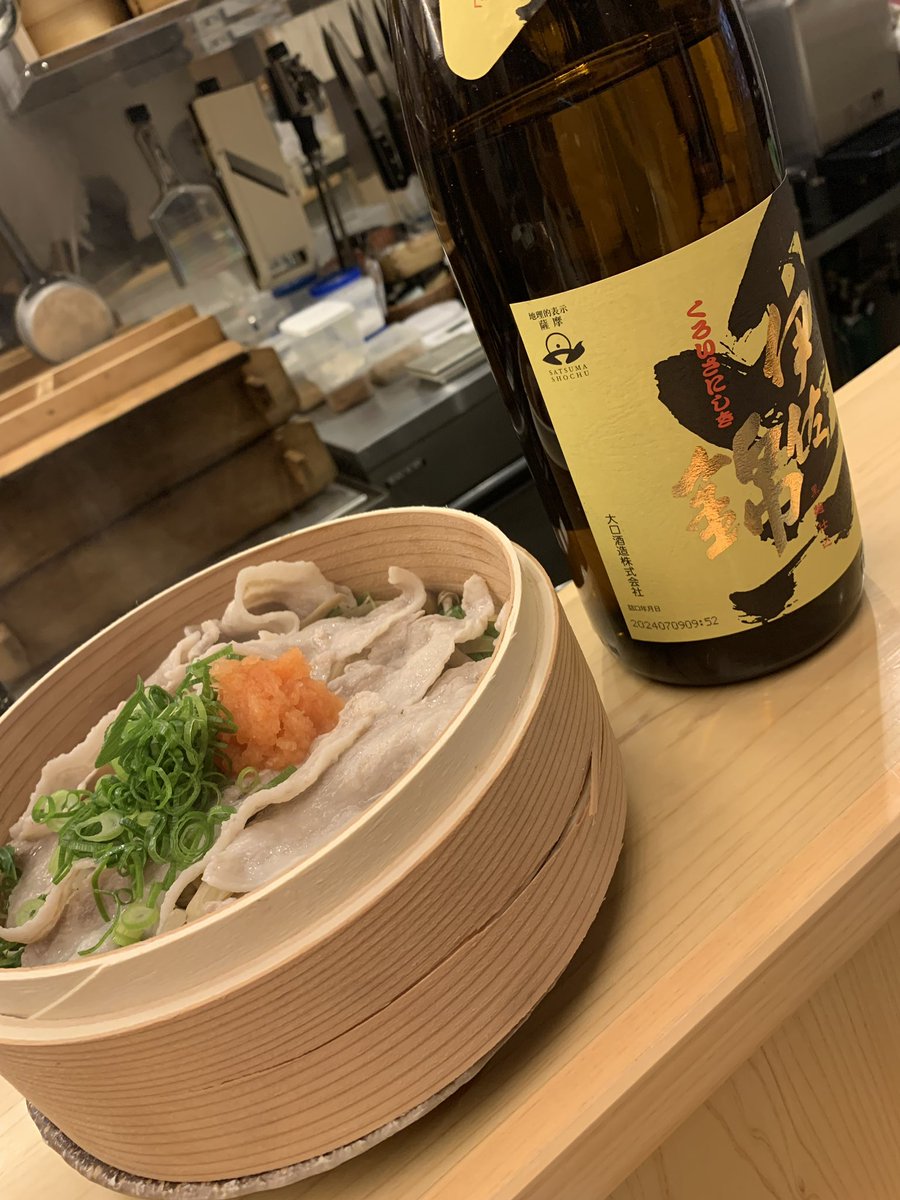 rkbr_info's tweet image. ／
本日20時は #RKBラジオ
『 #今宵もくろいさ 』！🍶
＼

今週から始まるこの番組は、#田中健二 さんが
黒伊佐錦と食事を楽しむ番組です。
今回訪れたお店は、中央区春吉にお店を構える
「 #蒸し國廣 」。

しずる感満載のラジオ、
ぜひ本日20時からお聴きください✨📻