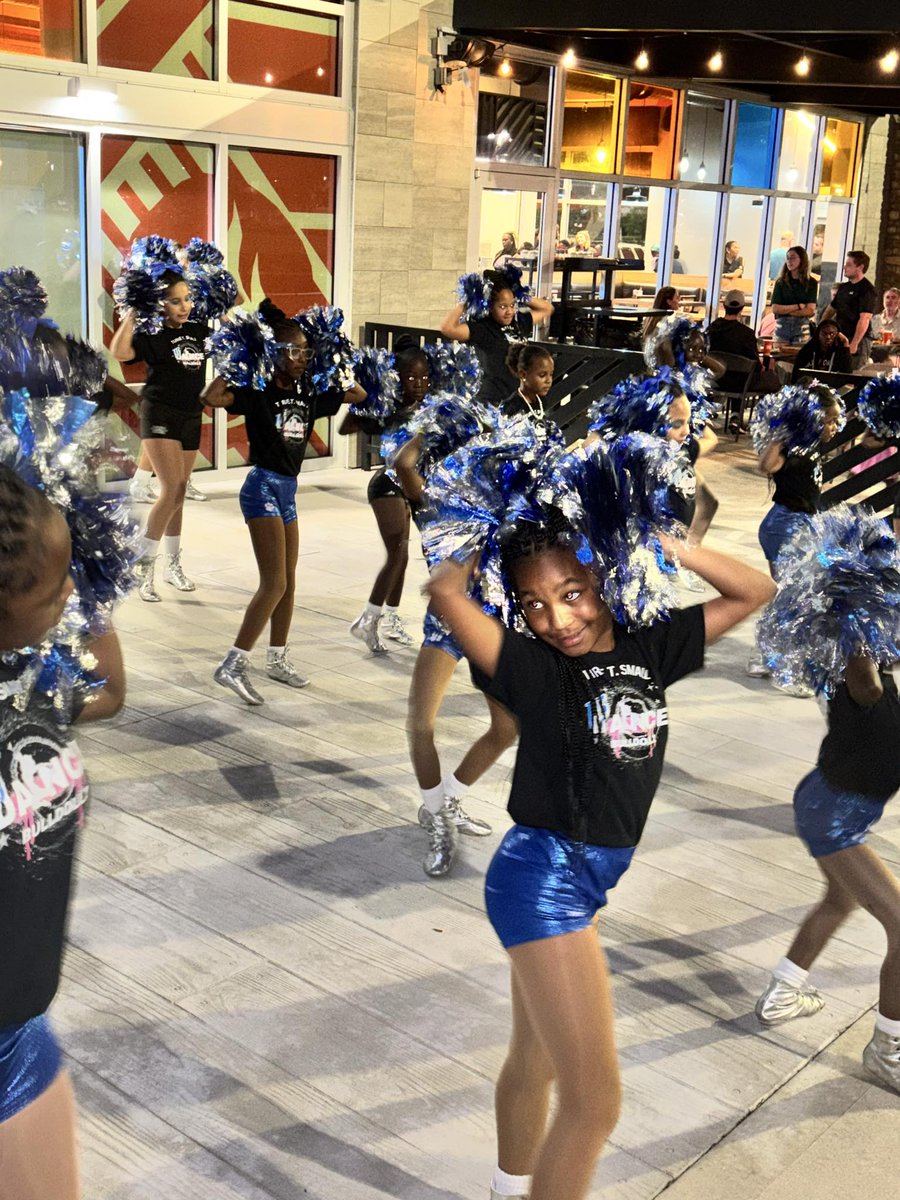 TurieTSmall's tweet photo. Blaze Pizza 🍕 Fundraiser hosted by the Dancing Bulldollz. Awesome job tonight https://t.co/ePF82CBpIg