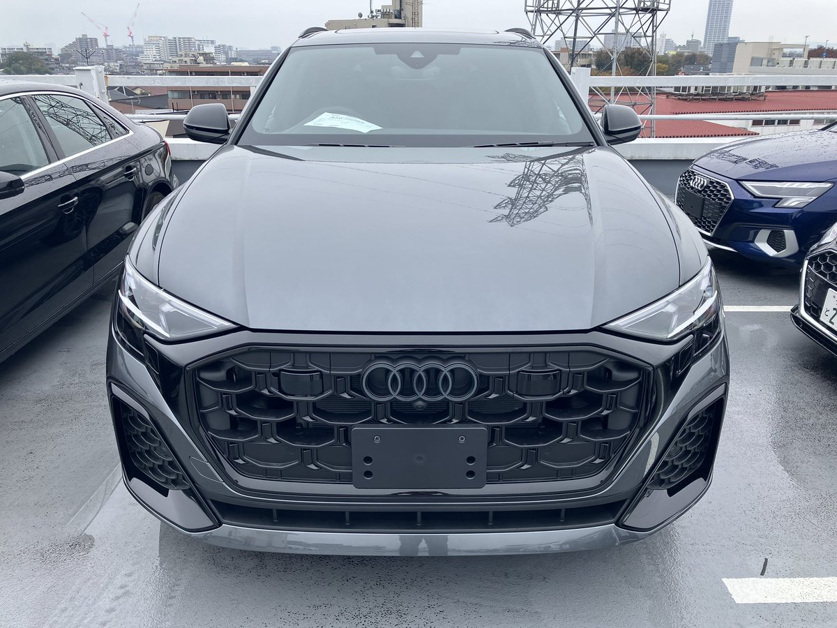 AudiChofu's tweet photo. Audi調布でございます。
新しい試乗車のご案内です。
Q8が入って参りました。
デイトナグレーにブラックスタイリングがとてもかっこいい一台です。
ぜひAudi調布へご試乗にお越し下さい。

#AJS #audi #audijapansales #audichofu #アウディ #アウディジャパン販売 #アウディ調布 #audi調布 #Q8 https://t.co/ZXRFV03rR8