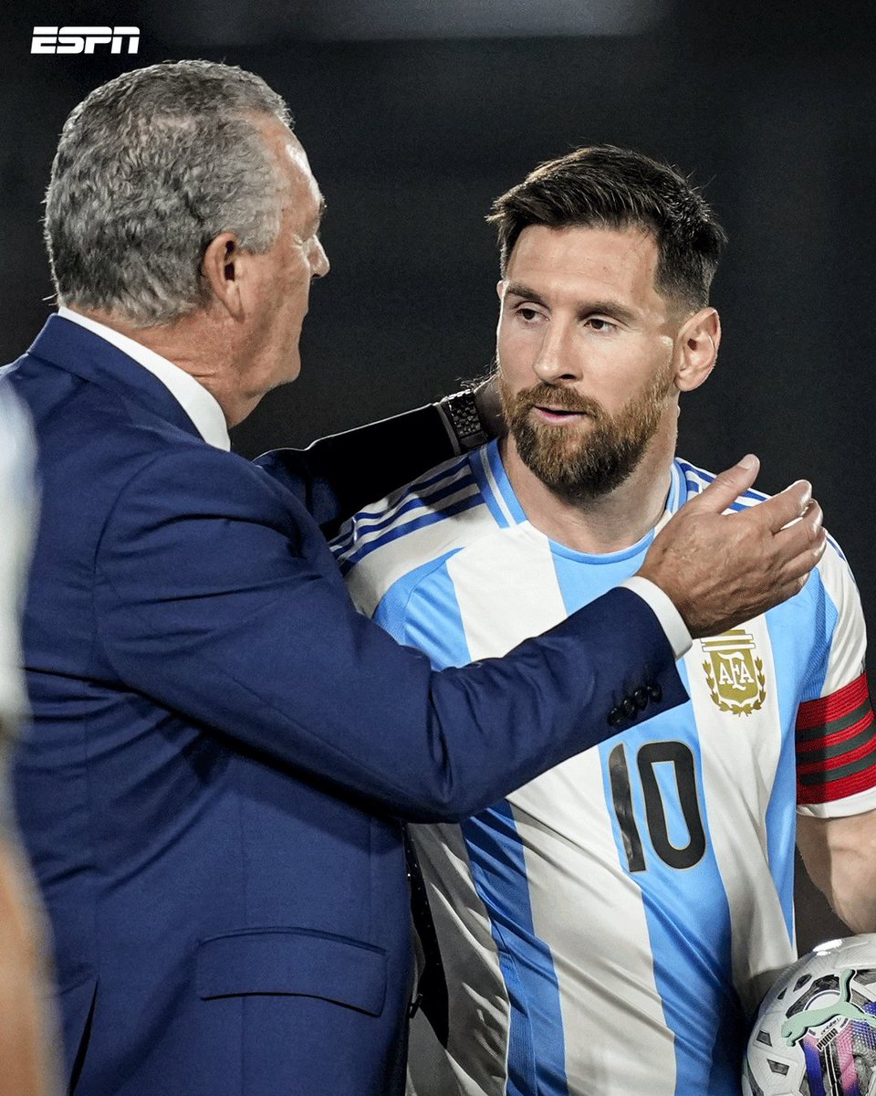 Comandante__10's tweet photo. @RelatosQuesones @ESPNArgentina Messi.. sos humo https://t.co/lgU1uAHdDL