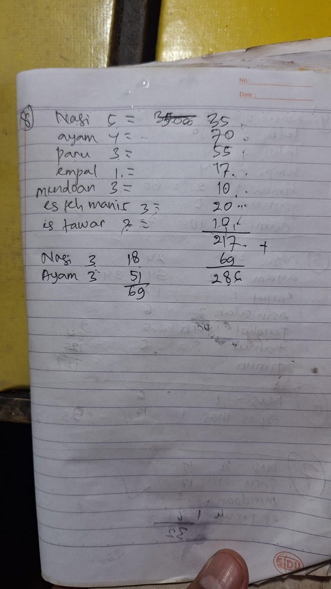 endarpermadi's tweet photo. Bikin kapok makan di tendaan kaki lima di Bogor. 
Harga sepertinya suka-suka. 
Ayam yang bawah 17.000, yg atas 17.500. Harga nasi juga beda. 
Es teh manis 6666 segelas. https://t.co/A4LdMxWSTd