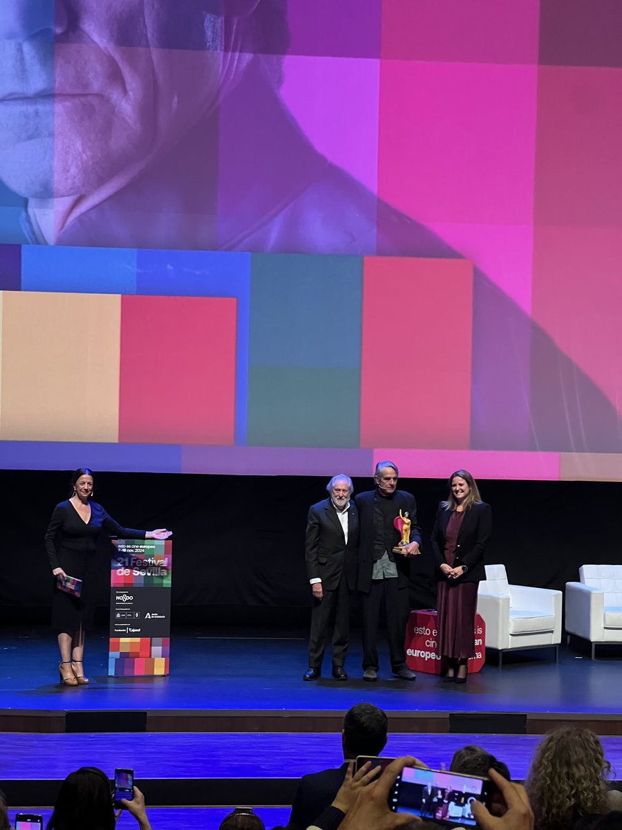 Jose_Este_'s tweet photo. Jeremy Irons! (Con David Puttman!) #21festivaldesevilla #seff24 https://t.co/BPkbPEH1OF