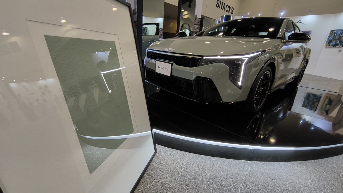 KiaMexico's tweet photo. El arte y el diseño automotriz se fusionan. 🎨🚗​

Descubre cómo @diegodeericemx da vida a una obra única inspirada en el #KiaK4. ¡Solo en #ArteCapital!​

#DeLoOrdinarioALoExtraordinario https://t.co/aeCEA1Rtsn