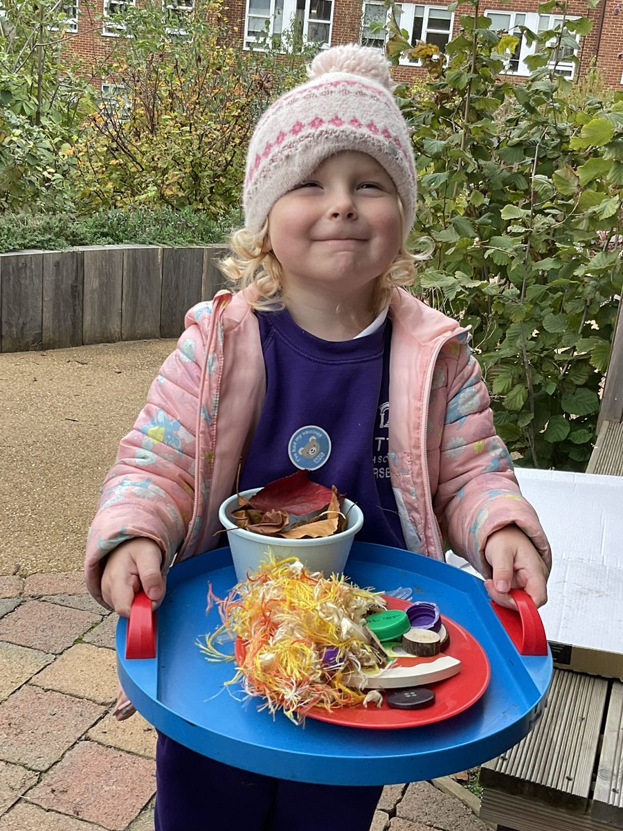 SuttonHighEYFS's tweet image. Perfect pizzas served with lots of imagination.