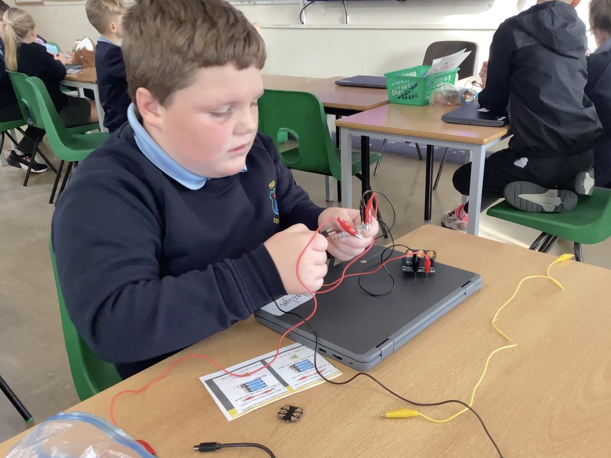 Diolch yn fawr iawn i Alex o <a href="/Technocamps_BU/">Technocamps Bangor</a> am sesiwn S.T.E.M. diddorol. 💻🌟 Thank you to Alex from <a href="/Technocamps_BU/">Technocamps Bangor</a> for an exciting computing session. The pupils faced some new challenges and needed to show determination to reach the goals! 💻🌟
