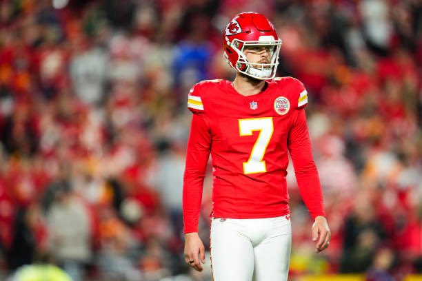 AdamSchefter's tweet image. Sources: Chiefs are signing kicker Spencer Shrader off the Jets practice squad and placing kicker Harrison Butker on injured reserve due to a knee injury.