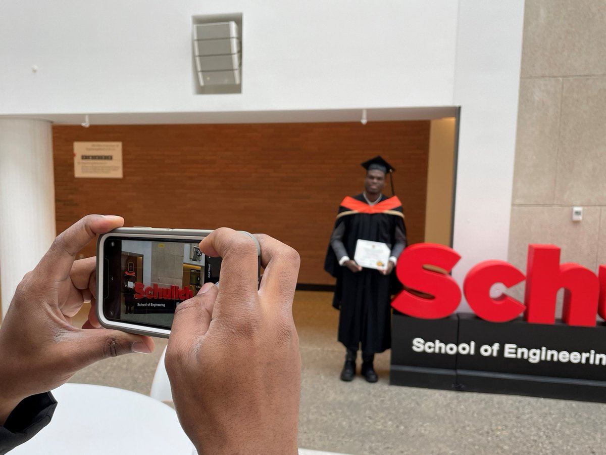 SchulichENGG's tweet photo. 🎓 What a day! Congratulations to the Class of 2024! 👏
#YYC #UCalgary #Schulich #Engineering #UCalgaryGrad #UCalgaryGrad2024 https://t.co/hZ96yYNkyh
