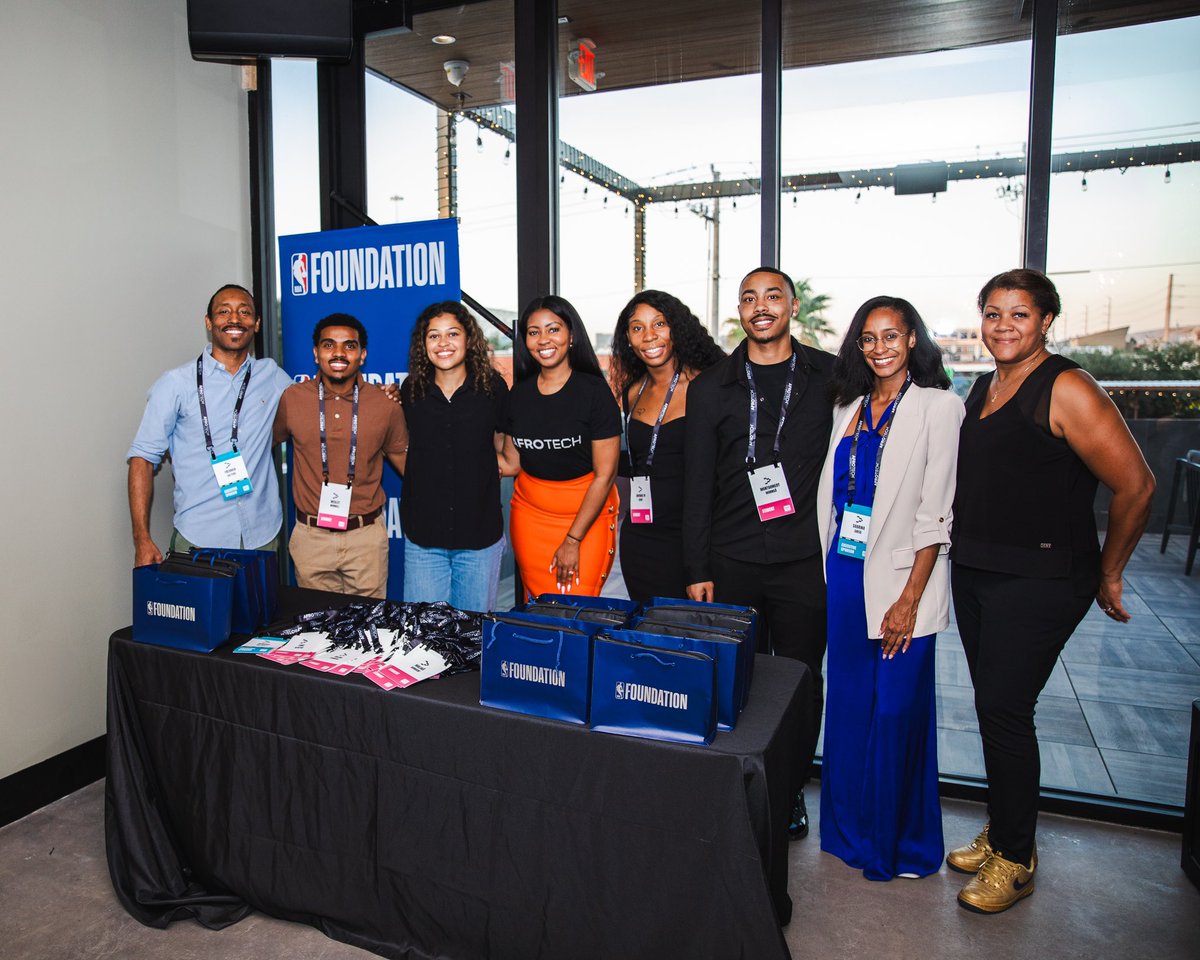 NBAFoundation's tweet image. Day one at #Afrotech in the books 😎

We have ONE HUNDRED students with us here in Houston attending the conference. Last night we welcomed them for a networking event with @Snapchat , @techsgiving , @Grammarly , @coinbase and @Fidelity 

Stay tuned in throughout the week with