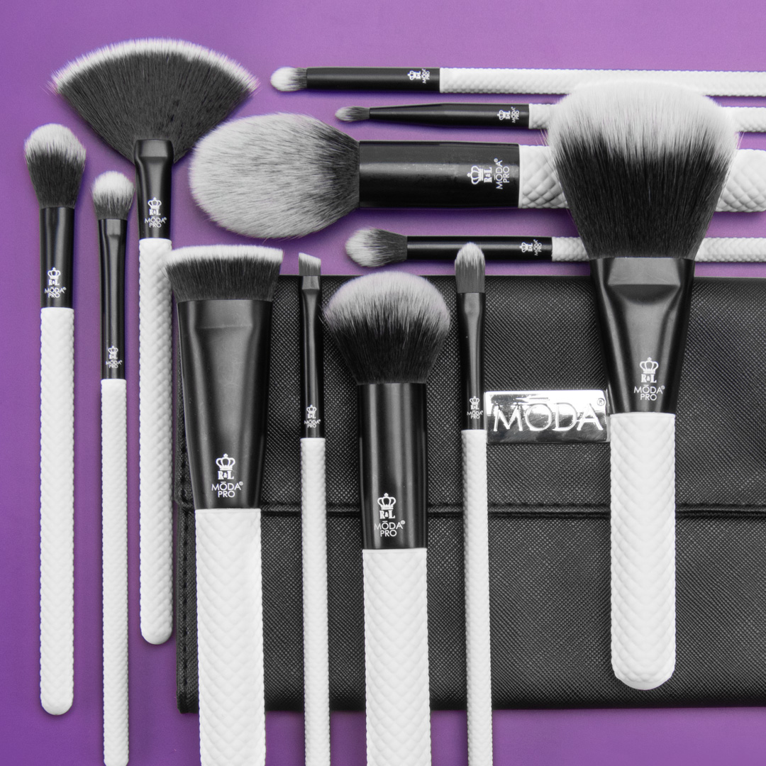 The MŌDA Pro 13pc Complete Wrap Kit in a whimsical white contains both face and eye brush essentials for blending, buffing, lining, and more!

🛒 Shop our Black Friday sale at modabrush.com where everything is 50 - 70% off!

#modabrush #modapro #beautysale #blackfriday
