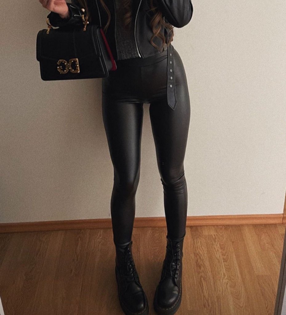 herrinmia05's tweet photo. Welcher von euch wertlosen Geldsklaven ist bereit, mir jetzt Geld zu schicken? Zeigt, wer von euch seine Herrin verdient.🗣️🙇🏻‍♂️ https://t.co/yaaC0wy3uX