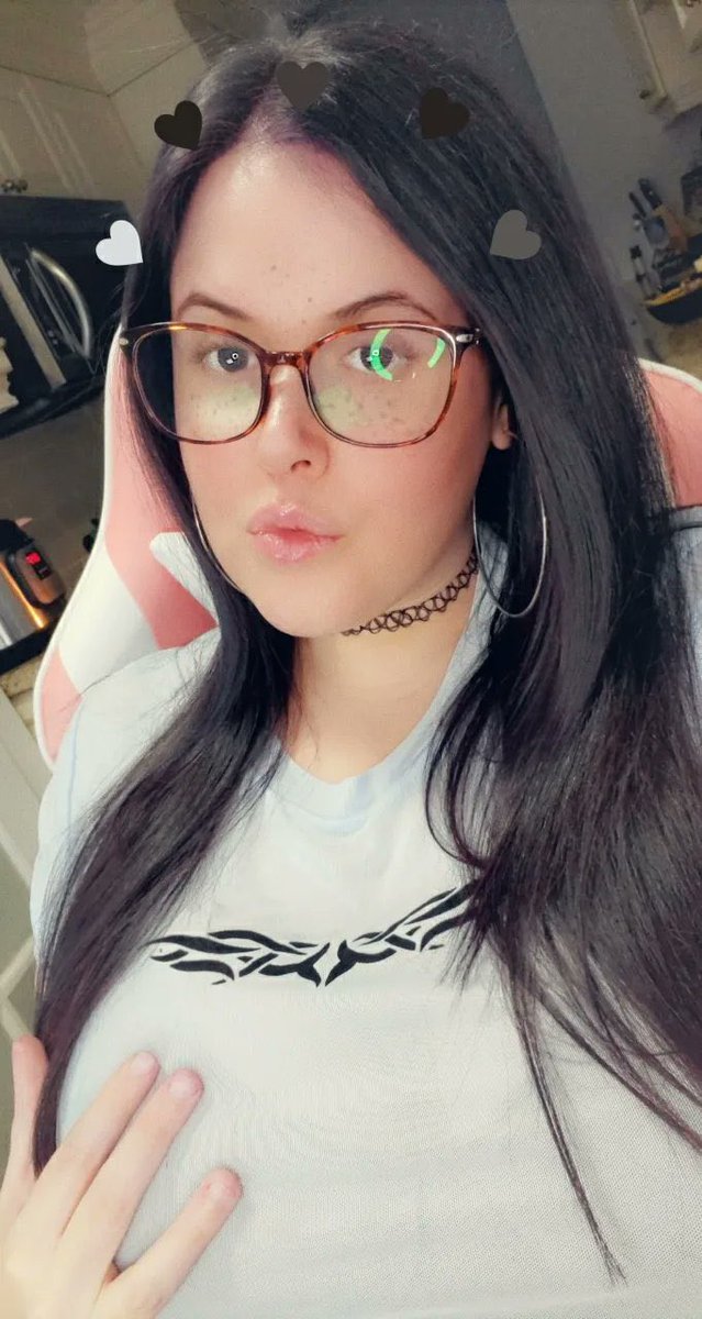 Bullying guys HARD in My discord server today! Bring your wallet and join in for the fun! Public humiliation is so hot, isn't it? So is.. blackmail and other evil things, you'll have to join to see all the exposure 🫵🏻

Link to join will be in the comments!