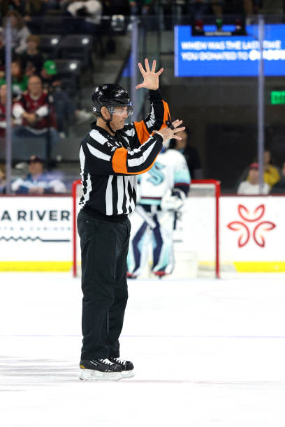 ScoutingTheRefs's tweet image. Refs for  @NHLBlackhawks @SeattleKraken are Brandon Schrader (#34) and Wes McCauley (#4). Tonight's officials: scoutingtherefs.com/2024/11/46266/… 
#CHIvsSEA #Blackhawks #SeaKraken