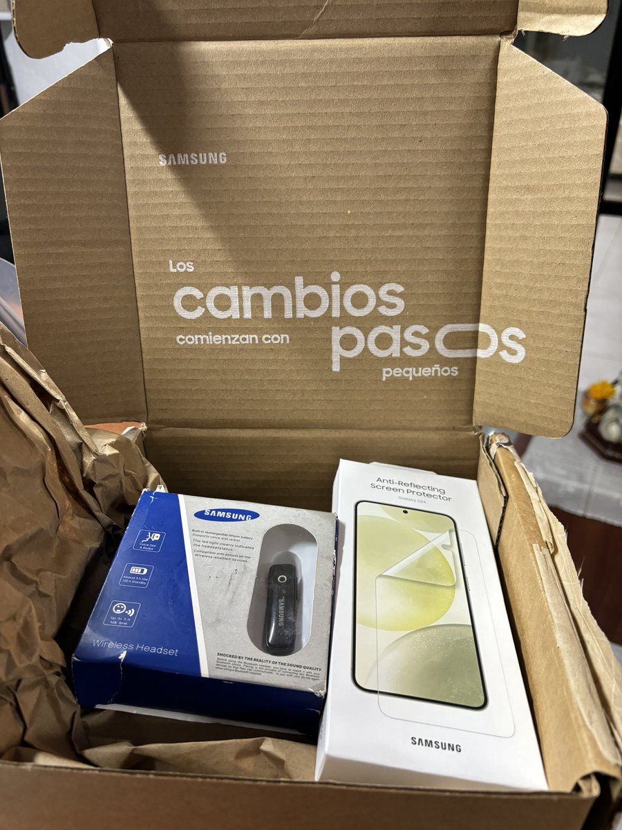vanemzablah's tweet photo. @SamsungLatin deberían revisar a Samsung México están robando mediante su página! Vean lo que mandan y no responden, en su página hay miles de comentarios de casos así https://t.co/BQNaeuKXRO