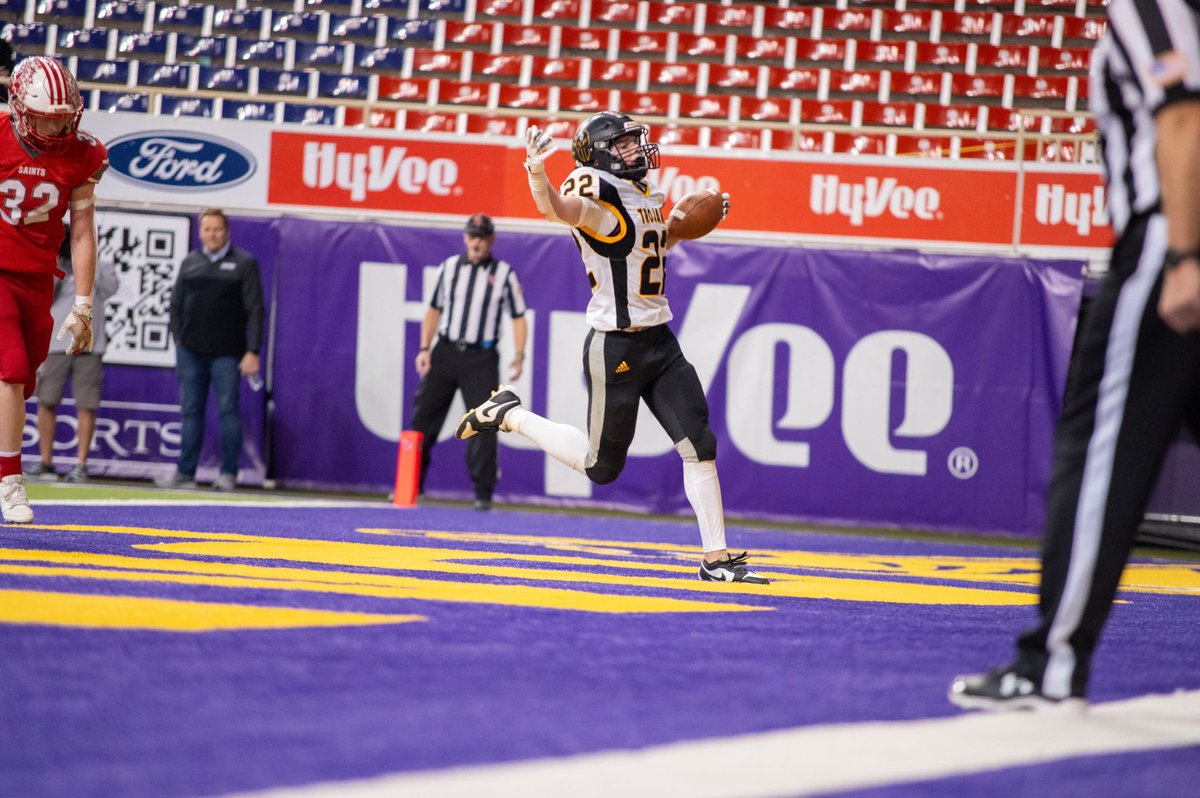 Carter Kunze entered as the Dome’s leading rusher, and he added to his total today:

🏈 29 attempts
🏈 195 rush yds 
🏈 4 TDs

#IAfootball X #iahsfb