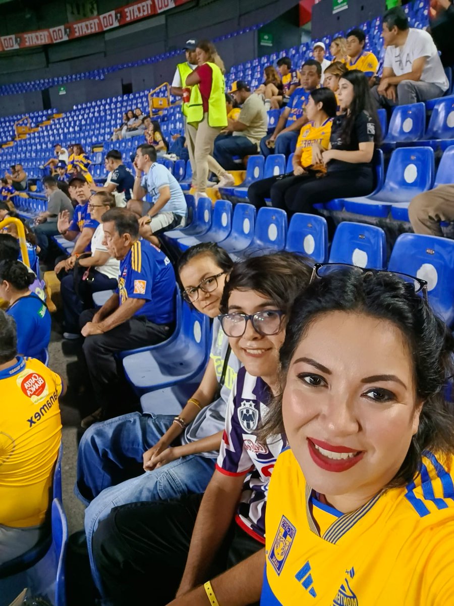 RobertoGzz's tweet photo. @Pacoanimas Aquí una en el clasico https://t.co/HmNiIvZpbq