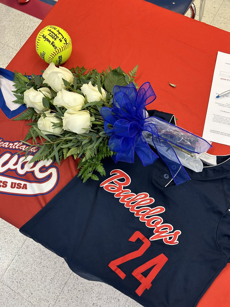 Congratulations to our very own #24 Adysen Rios on signing her NLI with EIU! 🥎

She will be continuing her softball career with the panthers next year! 

Ady has brought so many great things to our softball program &amp; we are so excited to see her excel at the next level! 💪🏽