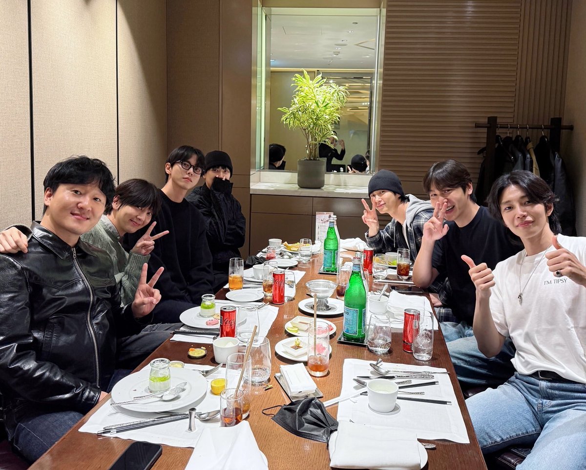 20241115 주우재 IG 

상당히 미리하는 연말 모임 겸 생일식사🎄

#변우석 #ByeonWooSeok