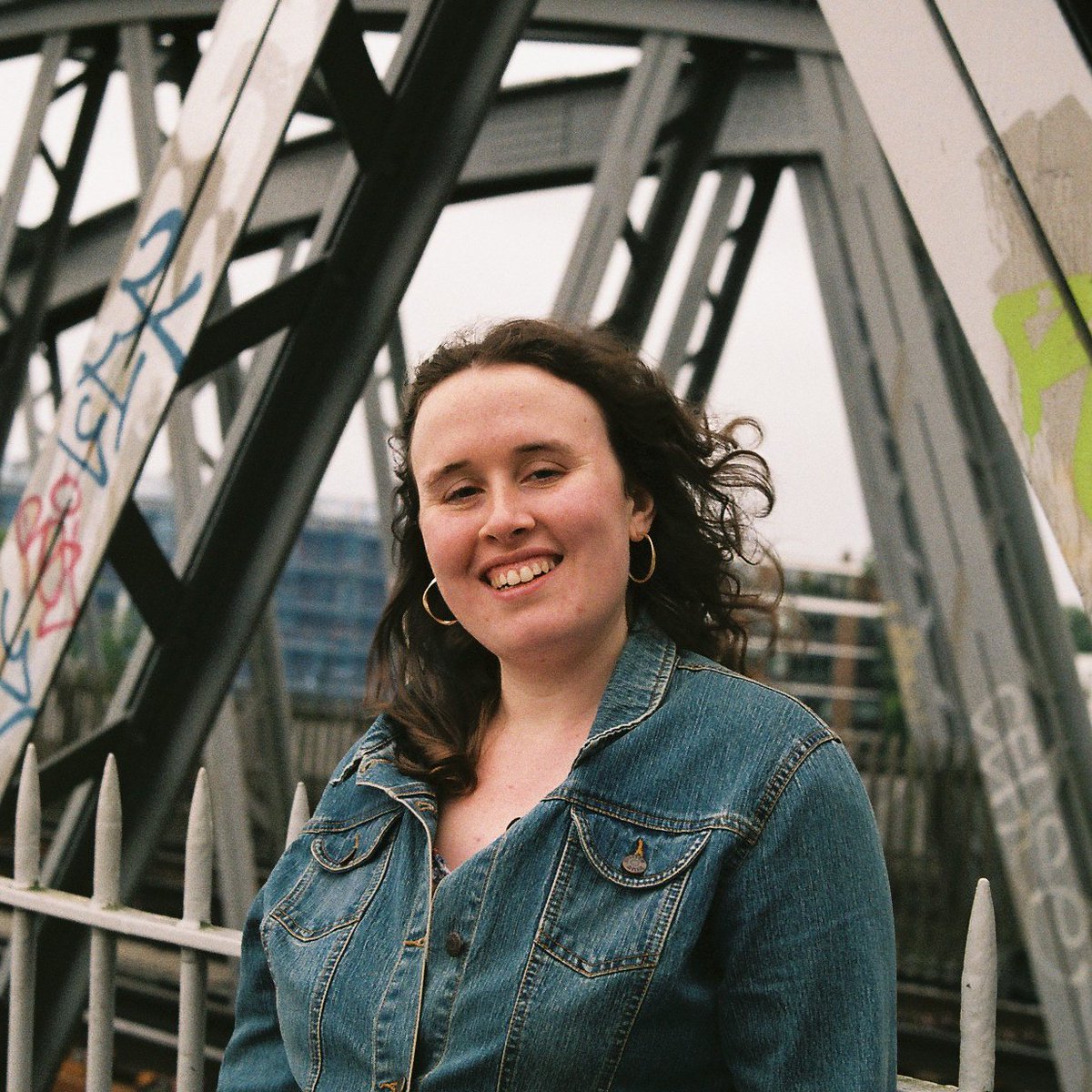 Belated new headshot post 🌸🌸🌸🌸 

with thanks to <a href="/maychiwong/">May Chi</a> for her incredible film photography 💗💗