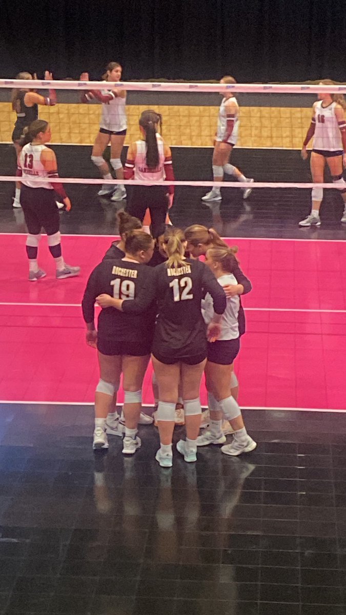 RCTC  falls 20-25 in set two. Heading to the third. Ella Landsteiner with 7 kills to pace the Jackets.