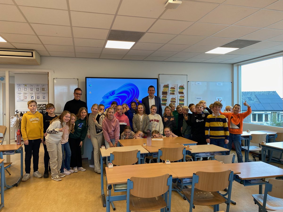 Als je het nieuws volgt zou je bijna vergeten dat het deze week de #WeekvanRespect is. Vanochtend was ik op de Farèlschool over: Wat is respect?  ‘Een ander behandelen zoals jezelf wil worden behandeld’. Een mooie Bijbelse les die we in de hele wereld goed kunnen gebruiken!