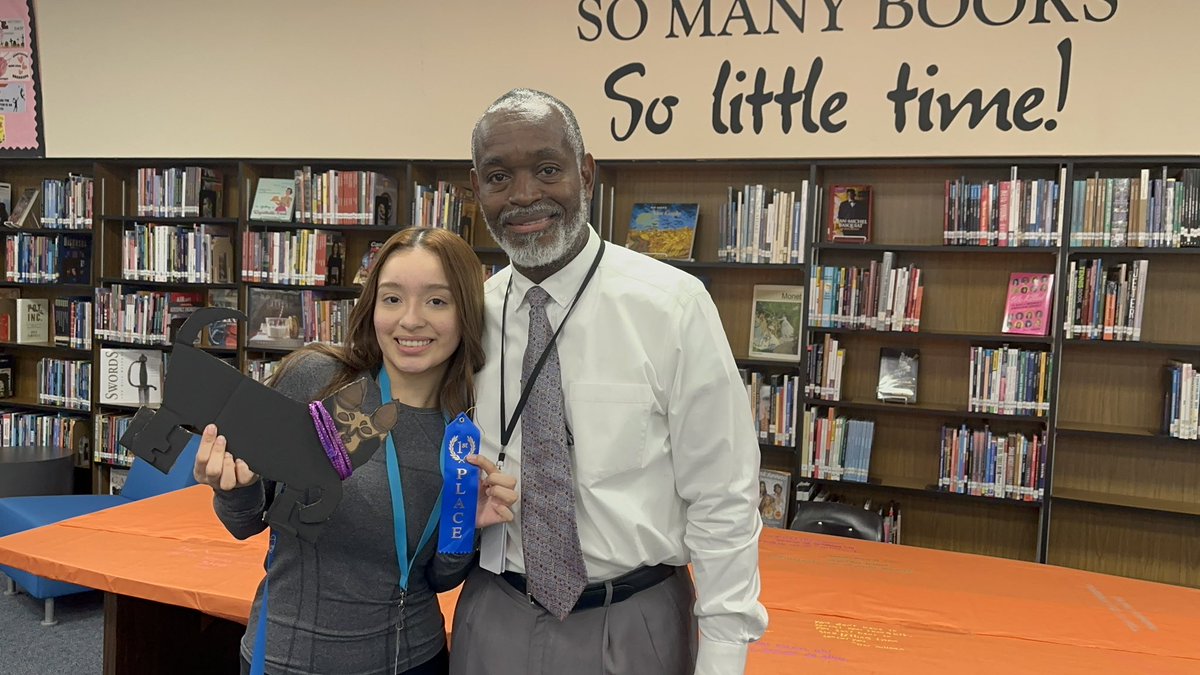 MsNealyAISD's tweet photo. Small Animal Management has learned all about the dog breeds! They were then able to bring their favorite breed to life to compete in their very own dog show! 🐶🦴
Thank you Mr. Washington and Ms. Herrera for judging! 🥇🥈🥉 https://t.co/JZkPtIAgR8
