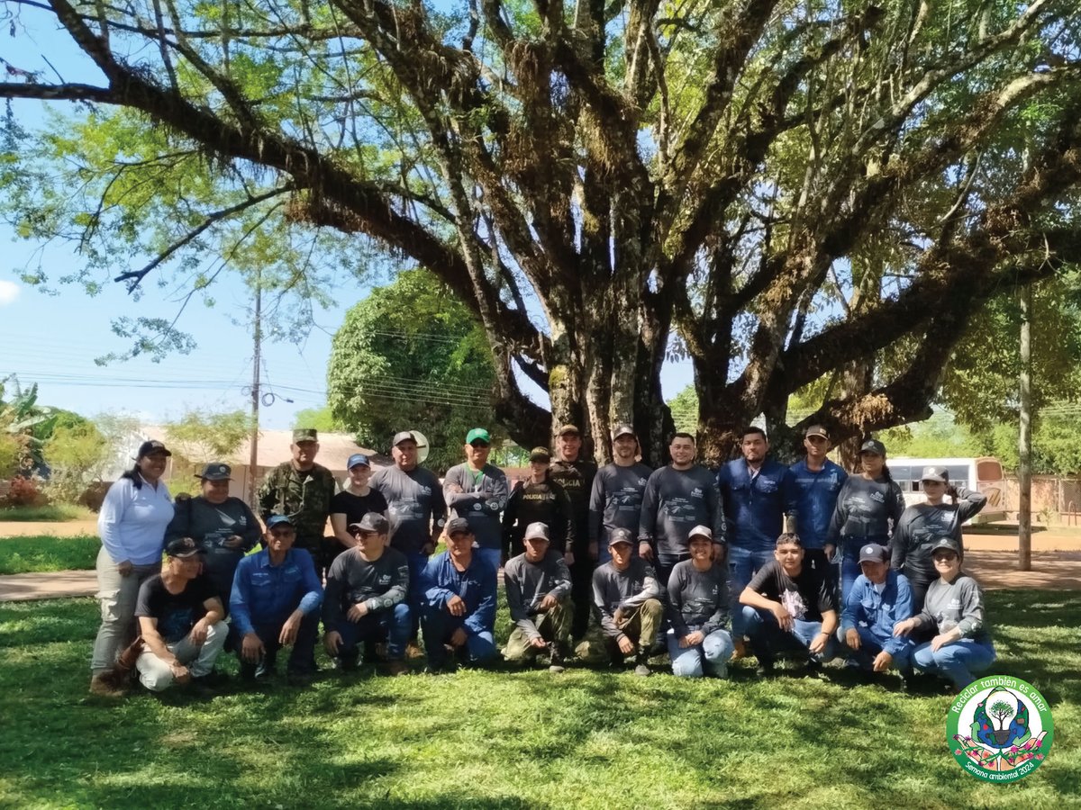 poligrow's tweet photo. Gracias al apoyo de @FPoligrow @Electrimapiri @SENAComunica @PoliciaColombia @COL_EJERCITO @edesaesp @ALCMapiripan y la Institución Educativa Jorge Eliécer Gaitán realizamos la #SemanaAmbiental ¡Juntos hacemos de Mapiripán un lugar más limpio! https://t.co/SDilyMAMvu