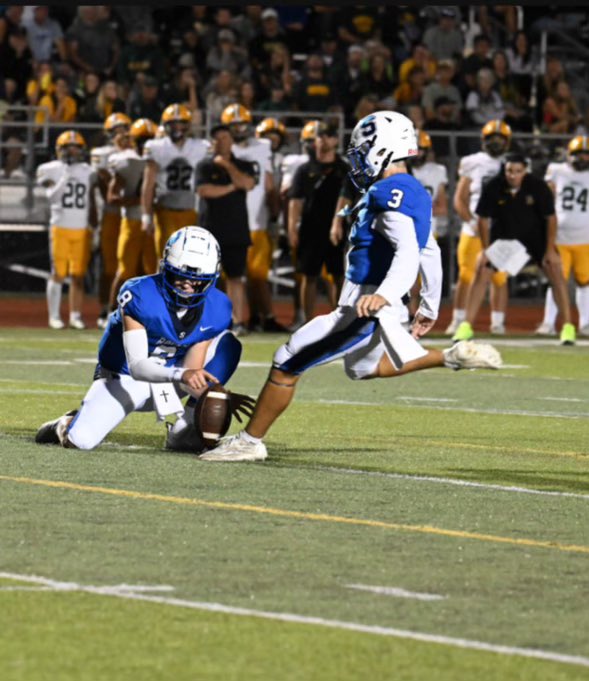 kai_prinzevski1's tweet image. Junior year film🎥
Weeks 1-4
Kicker #3
2026 - 5’9 - 165lbs
📚3.3GPA
11/12 PAT (1 blocked) (91.67%)
@RocksFootball1 @QBCoachScheffer @AllenTrieu
⭐️-hudl.com/v/2Qntkn