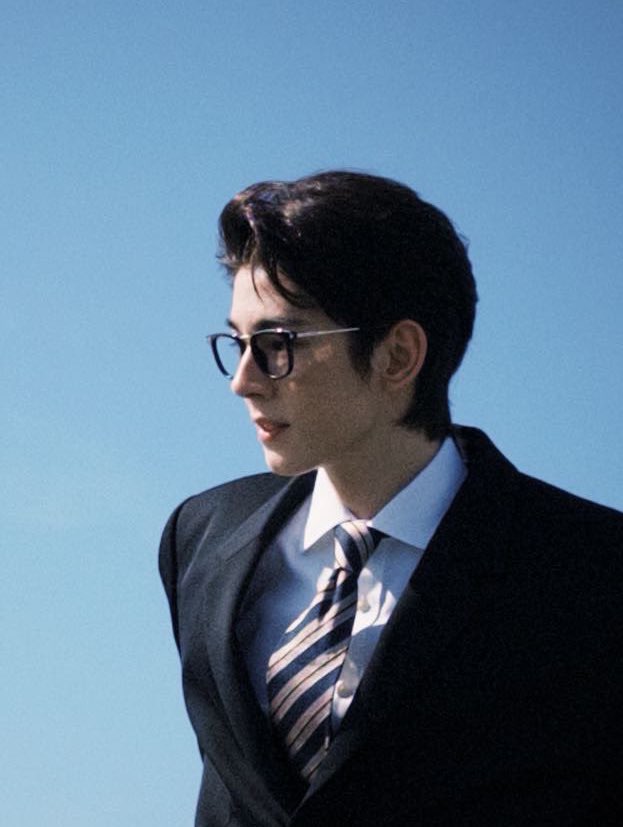 intaeraested's tweet image. ollie with black hair and specs supremacy