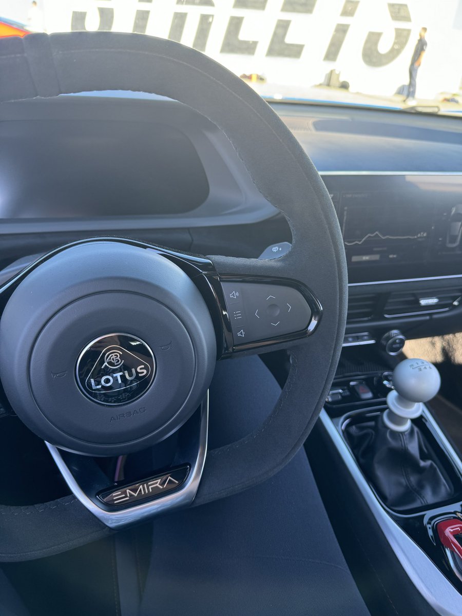 Alanis King tweet media