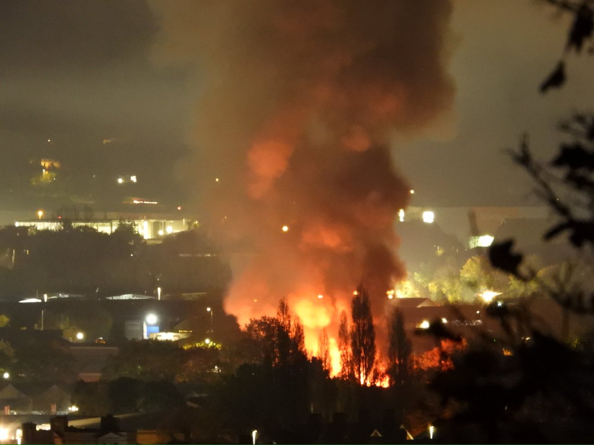 Chris64ex4's tweet photo. Simms / Unimetals appears to be on fire at Marsh Barton, Exeter… https://t.co/uAdU5VTOGs