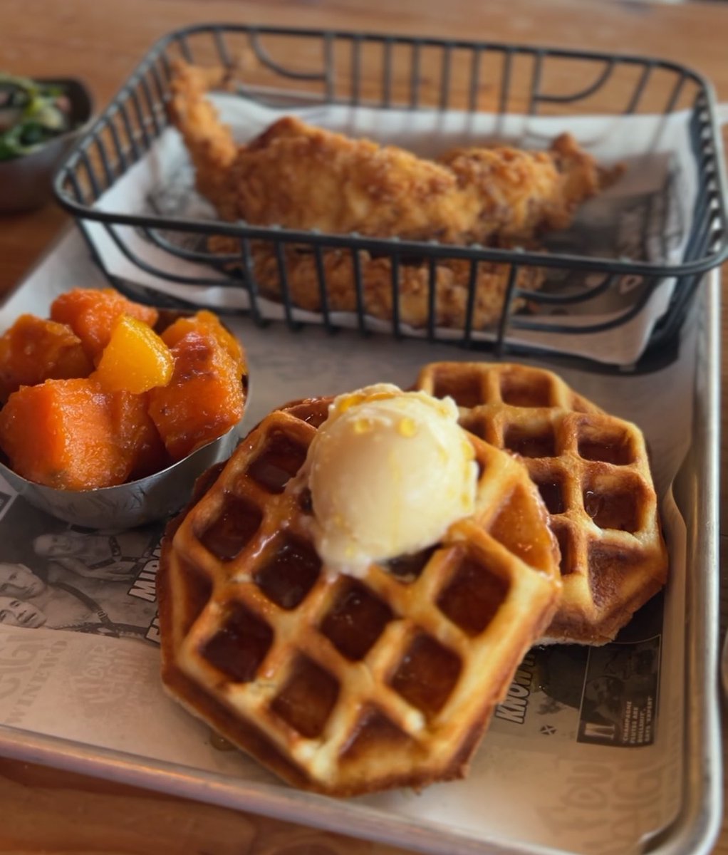 Four8Wineworks's tweet image. Four 8 Fried Chicken &amp;amp; Bubbles in Old Town Cottonwood, AZ. Serving up mouthwatering fried chicken &amp;amp; sides with a Southwestern twist paired with AZ sparkling meads, wines and ciders.