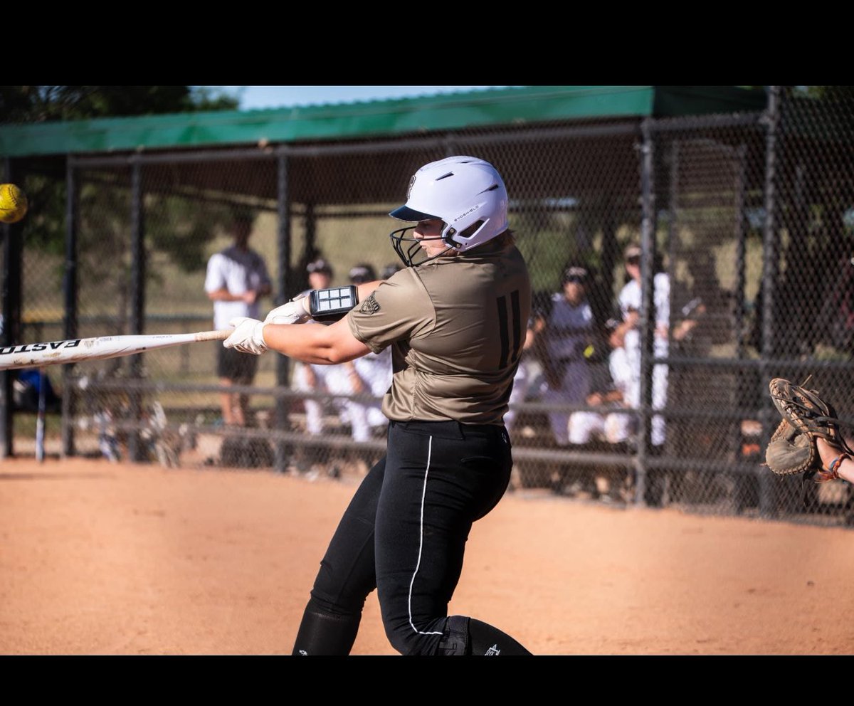 madisynmae07's tweet photo. Today I found out some bad news! I have a partial tear in my ACL again and cartilage damage. With this being said my softball career has come to an end. Thank you to all my teammates and coaches, and thank you mom for being my biggest supporter! 🫶 https://t.co/87HGV7DSw5
