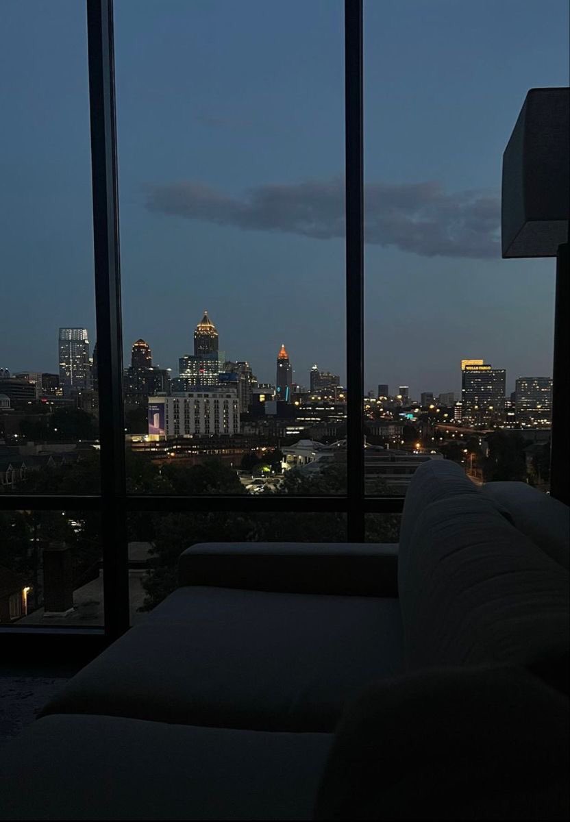 HOUSEPORN___'s tweet photo. Penthouse view. https://t.co/vUgYYRULp0
