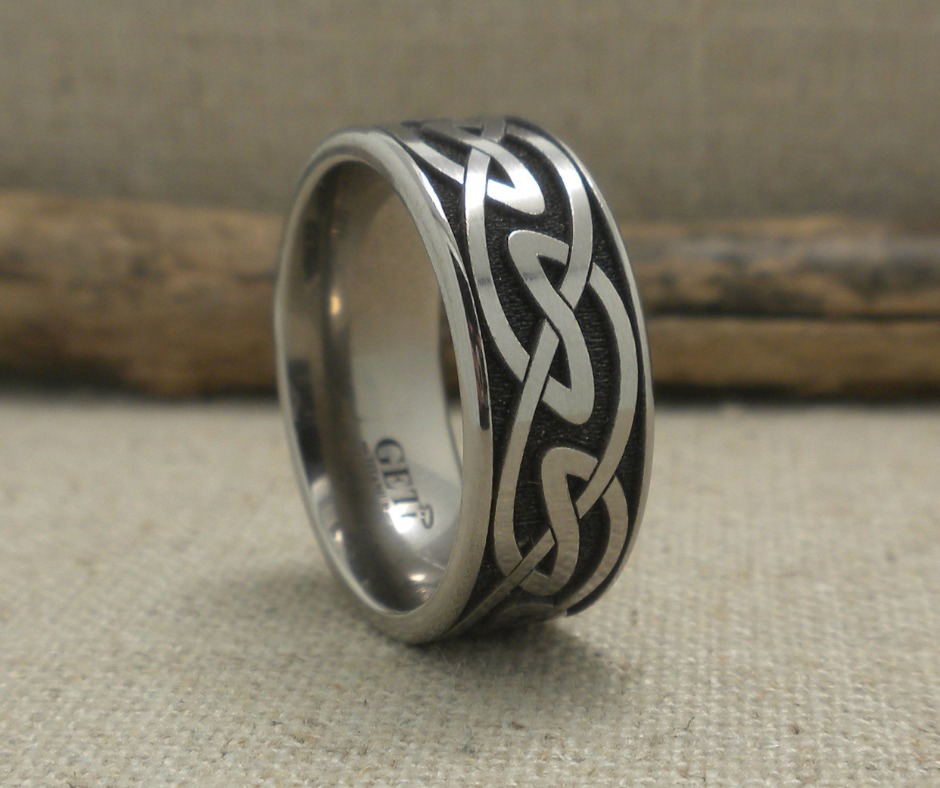 UniqueTitanium's tweet image. Image Archive! Nice! EXTRA Wide! Celtic Knot Wedding Ring in Titanium (Made in the UK): uniquetitaniumweddingrings.com/geti-titanium/…