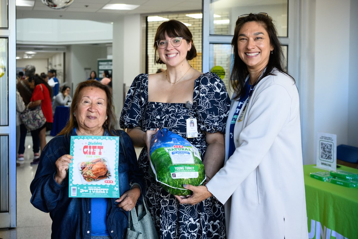 UnivHealthSA's tweet image. It&apos;s #WorldDiabetesDay. Thanks to @HEB&apos;s generous donation to our @UHFoundation, our health fair participants were also able to walk away with a voucher for a free Thanksgiving turkey! 

Learn more about how we’re #ThinkingBeyond with our #diabetes care: universityhealth.com/diabetes.