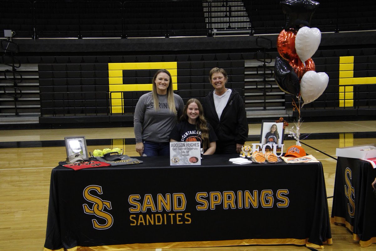 Congratulations to three Sandite Seniors who will be playing at the collegiate level next year!!  
Lainey Stanfill - Soccer / ORU
Tae Moore - Softball / Northern OK - Tonkawa
Addison Hughes - Softball / East Central University