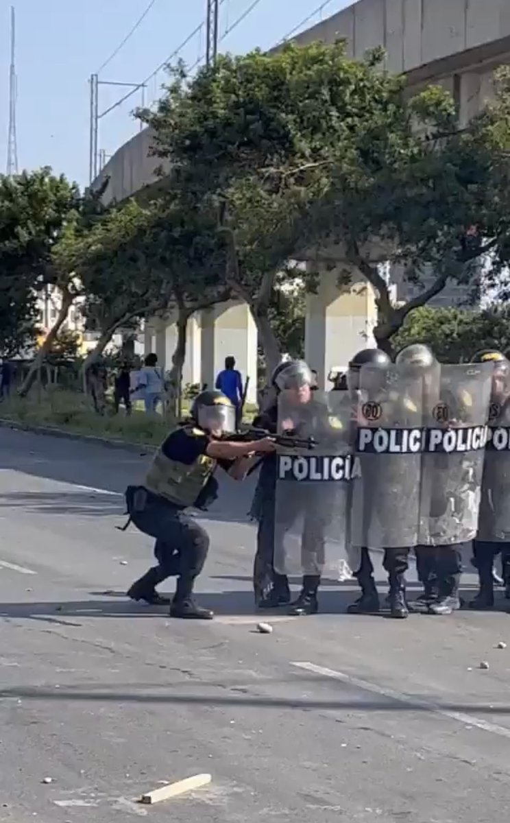 Lechucero33's tweet photo. Esa escopeta fue disparada. Estuve ahí. 
#Cobertura
#ParoNacional https://t.co/17yTtf1EkZ