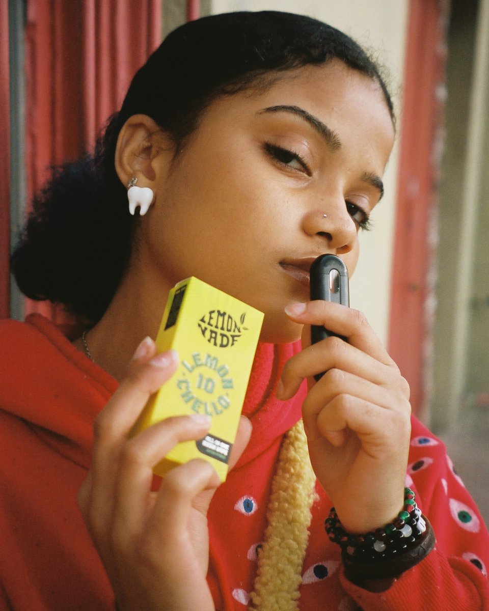 the_lemonnade's tweet photo. { Lemonchello 10 } brings a sweet and fruity cream flavor 🍋 Try it now in an all-in-one vape: https://t.co/uLt1XuLG2a https://t.co/a6WNyY19Oa