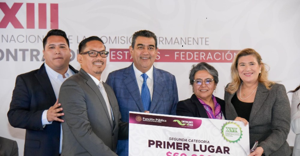 observatoriomzt's tweet image. #SomosGanadores 🥳🥳🥇🥇
Recibimos el Premio Nacional #ContraloríaSocial 2⃣0⃣2⃣4⃣ con nuestro proyecto #AgendaCiudadana Anticorrupción, 10 compromisos con la transparencia, una iniciativa que diseñamos, desde sociedad civil, para implementar mejores prácticas...🧵
