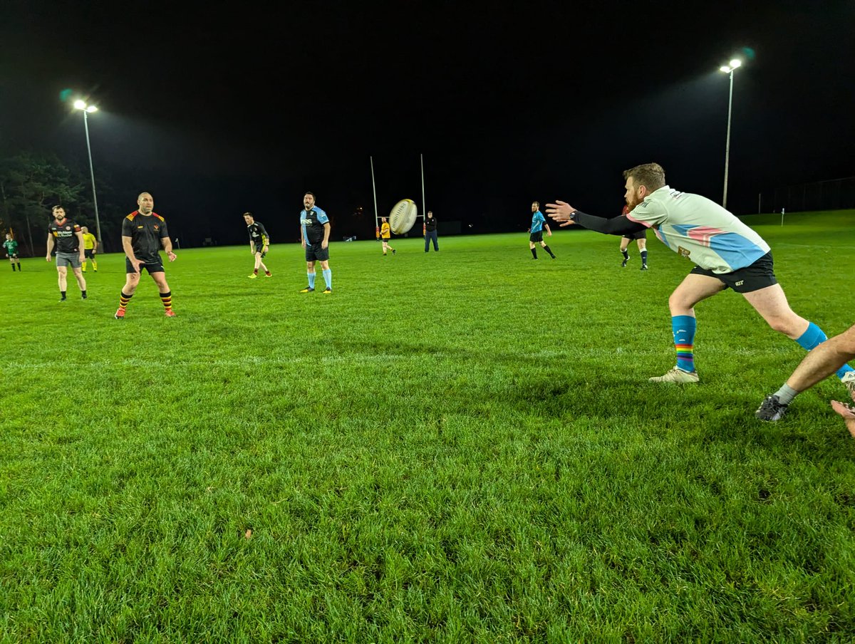Delphick_93's tweet photo. Few action shots from tonight's training session. There was only one top that could be worn tonight, of course it was my @Cougarmania trans pride top! https://t.co/1qpYfMJCPq