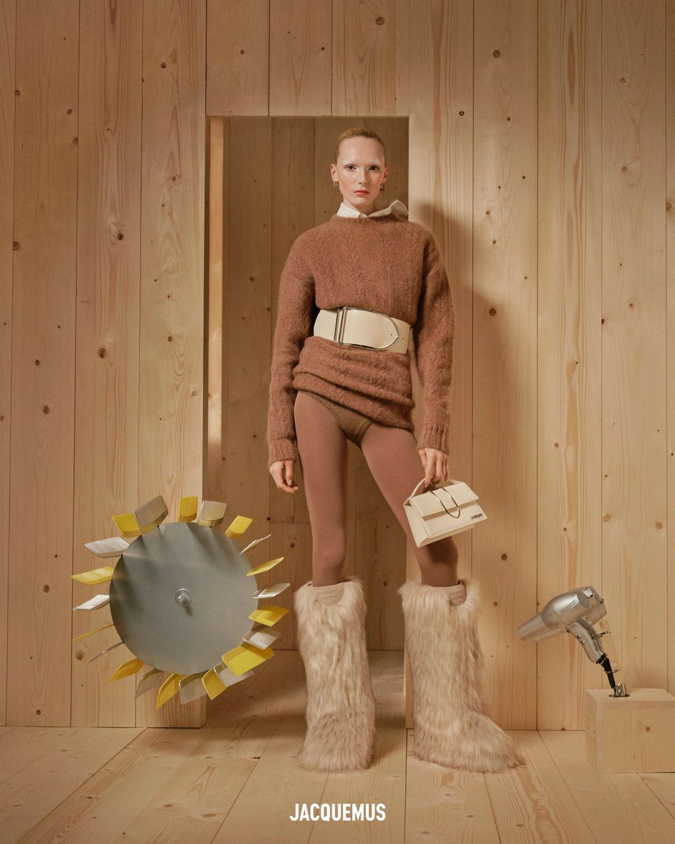kendam_com's tweet image. Jacquemus Holiday 2024 Campaign 'Winter Retreat' with Alex Consani shot by Lisa Jahovic kendam.com/news/campaigns…

#Jacquemus #Holiday2024 #Campaigns #Fashion #Kendam
