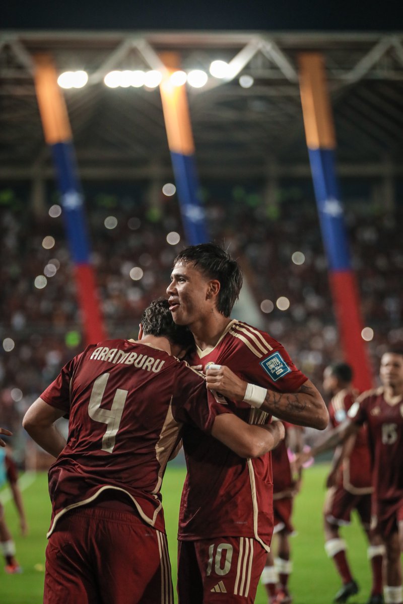SeleVinotinto's tweet photo. ¡Siempre con el 𝐂𝐎𝐑𝐀𝐙𝐎́𝐍! ❤️🇻🇪 https://t.co/odHJoVumAC