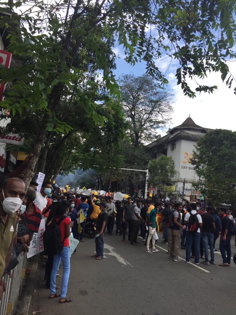 kelums's tweet photo. While the politics win the day never ever shall Srilanka forget its the kids who made the impossible. 
If not for the resilience of the Gen Z who took it upon themselves to stand against a racist tyrant who won a huge mandate, THIS MORNING WILL NOT HAPPEN..
March 2022, Kandy. https://t.co/18k96L8mxS