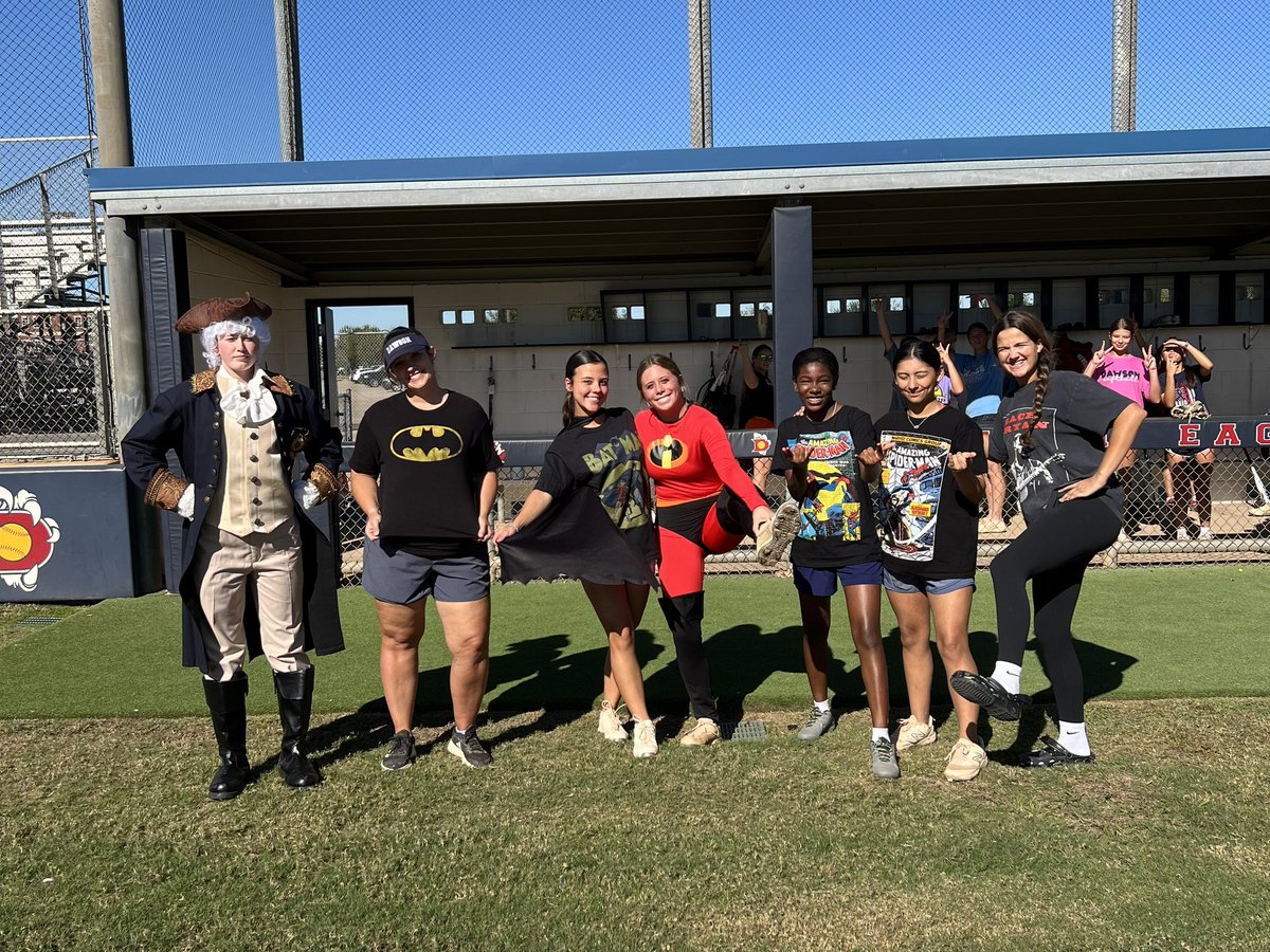 dawson_eaglesSB's tweet photo. Competition Friday + Superhero day! Nanner ball competition before heading into Eagle Week.
🥎
🦅
🦸🏻‍♀️
#nannerball #superheroday #competitionFridays #itsbetterhere #someflyweSOAR #FAMILY @DawsonHighSchl https://t.co/KF4IJC61x7