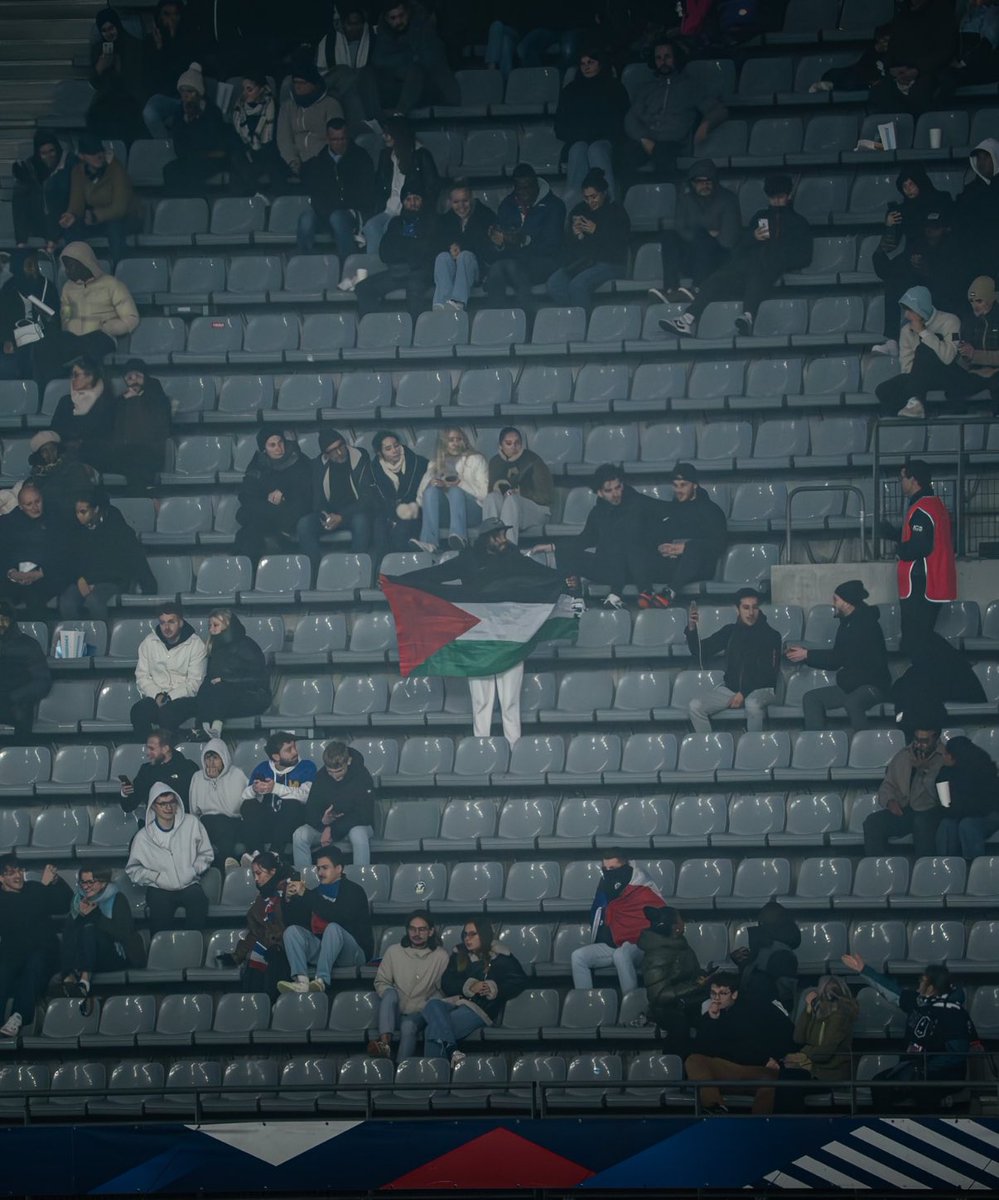 anissa_zaraoui's tweet photo. Le peule est avec la Palestine🇵🇸🇵🇸🇵🇸🇵🇸#FranceIsraël #Palestine https://t.co/TeZe199wFR