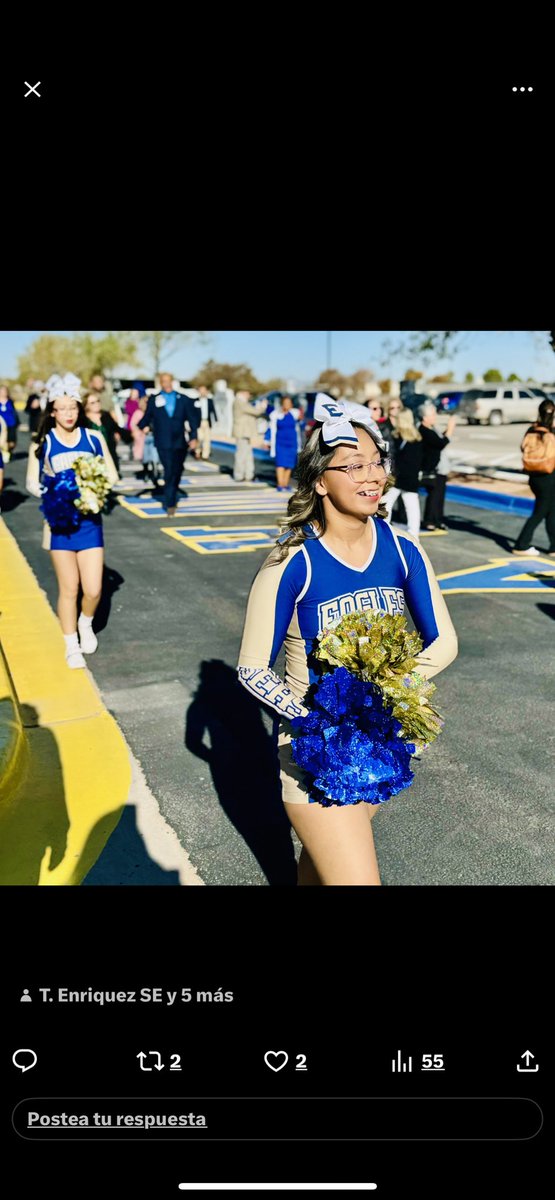 Veronica6687's tweet photo. Mi bebé Grande disfrutando su último año de cheer 💛💙#eaglesnation https://t.co/AxEMufGRfg