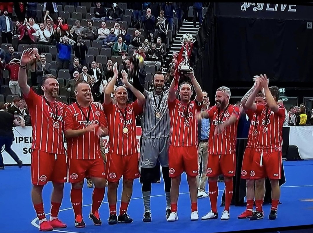 Nick Brown Books (@nickbrown_books) on Twitter photo Masters champions!
Congratulations to <a href="/AberdeenFC/">Aberdeen FC</a>
Well done to <a href="/joelew1987/">Joe lewis</a> <a href="/Russell4nderson/">Russell Anderson</a> <a href="/dezzyboy14/">Derek Young</a> <a href="/KevMcnaughton/">Kevin McNaughton</a> <a href="/LeeMillerScotia/">Lee Miller</a> <a href="/M_19031/">Jonny Hayes</a> <a href="/RealEoinJess/">Eoin Jess💙</a> <a href="/raeso77/">Gavin Rae</a>
Final result:
Aberdeen 2 Rangers 2
pens 4-3
#StandFree #COYR Masters champions!
Congratulations to <a href="/AberdeenFC/">Aberdeen FC</a>
Well done to <a href="/joelew1987/">Joe lewis</a> <a href="/Russell4nderson/">Russell Anderson</a> <a href="/dezzyboy14/">Derek Young</a> <a href="/KevMcnaughton/">Kevin McNaughton</a> <a href="/LeeMillerScotia/">Lee Miller</a> <a href="/M_19031/">Jonny Hayes</a> <a href="/RealEoinJess/">Eoin Jess💙</a> <a href="/raeso77/">Gavin Rae</a>
Final result:
Aberdeen 2 Rangers 2
pens 4-3
#StandFree #COYR