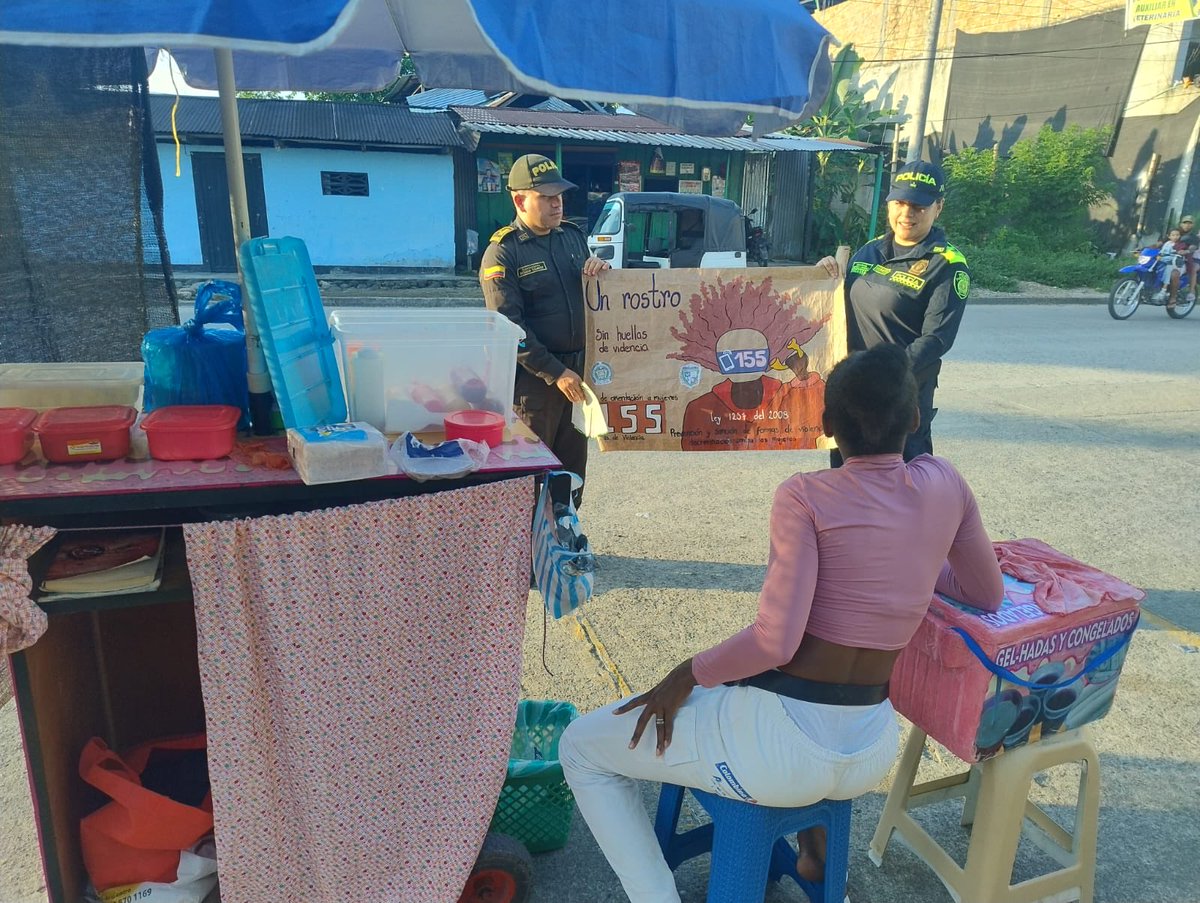 PoliciaDepuy's tweet photo. ‘Proteger el futuro de nuestros niños, niñas y adolescentes es nuestra prioridad’. Uniformados de ⁦@ProteccionPonal⁩ realizan campañas de prevención sobre las diferentes modalidades de delito y el cuidado de la niñez, garantizamos su seguridad y bienestar. #JuntosPorLaNiñez https://t.co/vNJ7kE7fdP